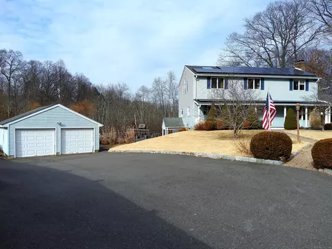 35 Pehr Ln, Cheshire, CT 06410