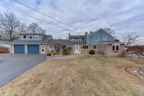 51 Clovercrest Rd, Wethersfield, CT 06109