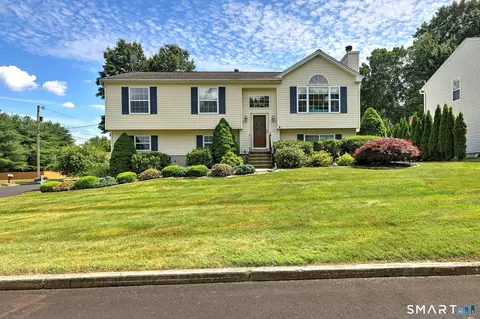 2 Michelle Ln, Naugatuck, CT 06770