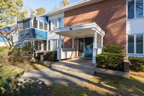 42 N Lake Dr #E1, Hamden, CT 06517