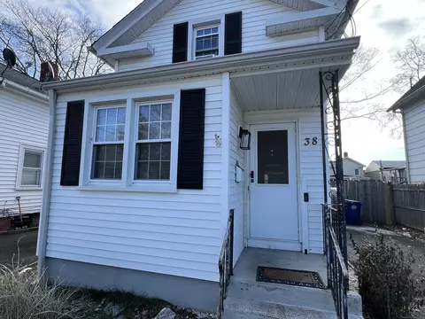 38 New St, West Haven, CT 06516