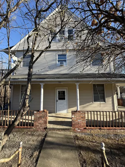 366 W Thames St, Norwich, CT 06360