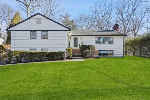 113 Redmont Rd, Stamford, CT 06903