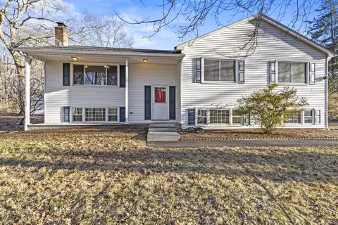 124 Somersett Dr, Groton, CT 06355