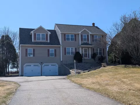 7 Margaret Cir, Pomfret, CT 06259