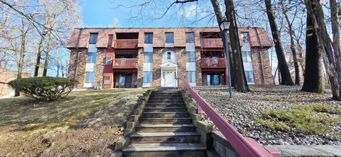 25 Woodsedge Dr #2B, Newington, CT 06111