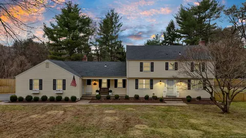 185 Farms Village Rd, Simsbury, CT 06092