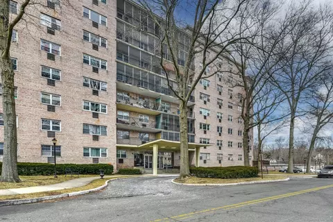 25 Cartright St #8A, Bridgeport, CT 06604