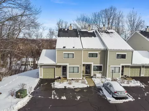 41 Eagle Rock Hl #41, Bethel, CT 06801