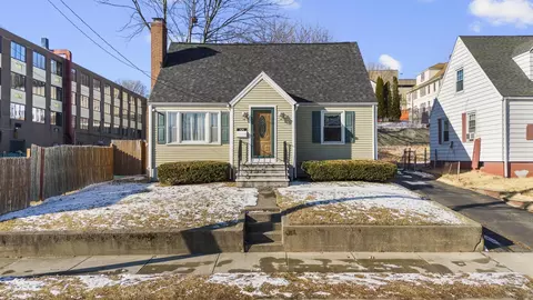 35 Judson Pl, Bridgeport, CT 06610