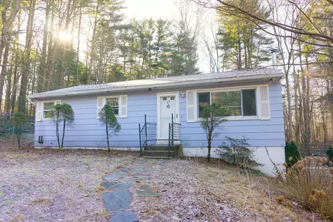 17 Shawnee Dr, Killingly, CT 06239