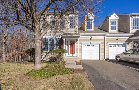 59 Fieldstone Ct #59, North Haven, CT 06473