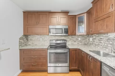 111 Dekoven Dr #909, Middletown, CT 06457