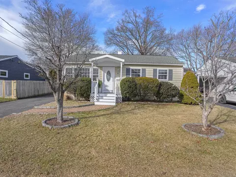 74 Andrassy Ave, Fairfield, CT 06824