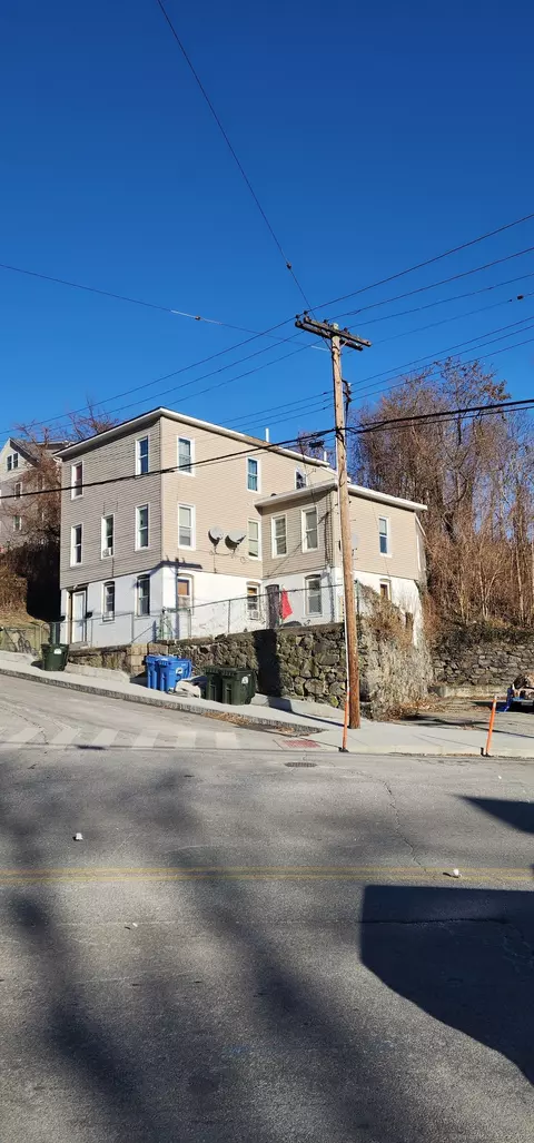 5 Grove St, Norwich, CT 06360
