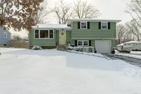 5 Pine Tree Rdg, Meriden, CT 06450