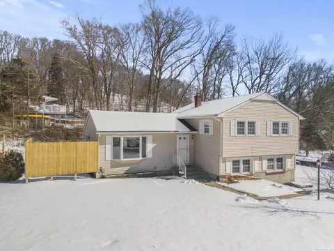 2 Shore Rd, Norwich, CT 06360