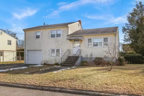 27 Ranch Dr, Bridgeport, CT 06606