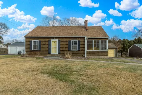 680 Garden St, Trumbull, CT 06611