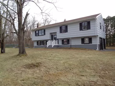 25 Jones Dr, Beacon Falls, CT 06403