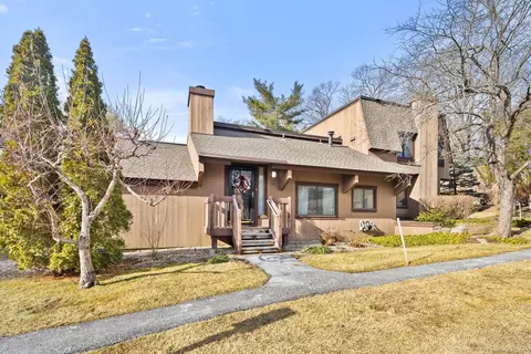 31 Canterbury Ln #31, Avon, CT 06001