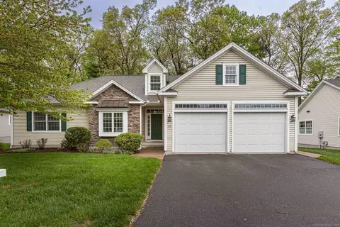 33 Cheney Ln #33, Manchester, CT 06040