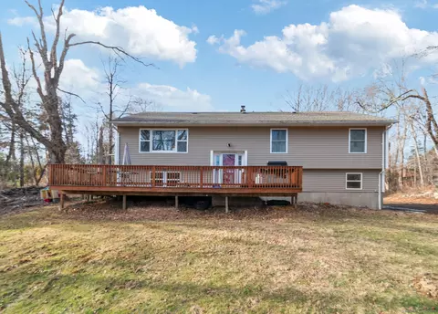 653 Skokorat Rd, Beacon Falls, CT 06403