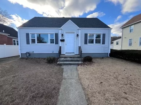 58 Webb St, Hamden, CT 06517