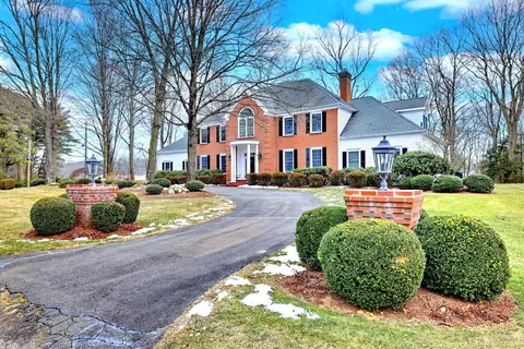 967 Green Cir, Orange, CT 06477