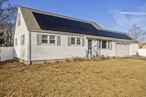 4 Conlin Dr, Enfield, CT 06082