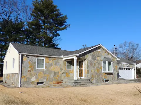11 Creston Rd, Windsor Locks, CT 06096