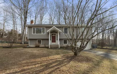 17 Nod Hill Rd, Clinton, CT 06413