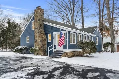 332 Stepstone Hill Rd, Guilford, CT 06437