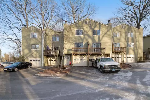 40 Foxon Hill Rd #I32, New Haven, CT 06513