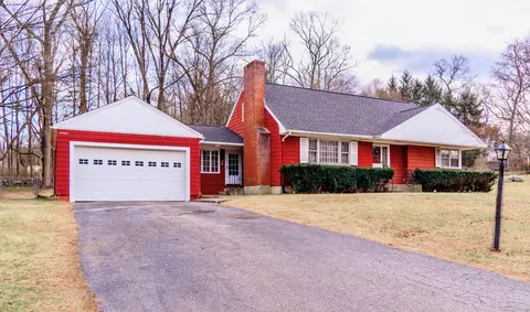 14 Oakwood Dr, Windham, CT 06280
