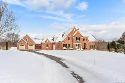70 Highland Ridge Dr, Suffield, CT 06078