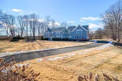 31 Currituck Rd, Newtown, CT 06470