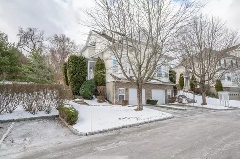 34 Maura Ln #34, Danbury, CT 06810