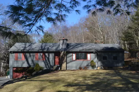 14 Ridge Rd, Ledyard, CT 06335