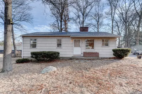 12 Beach Park Rd, Clinton, CT 06413