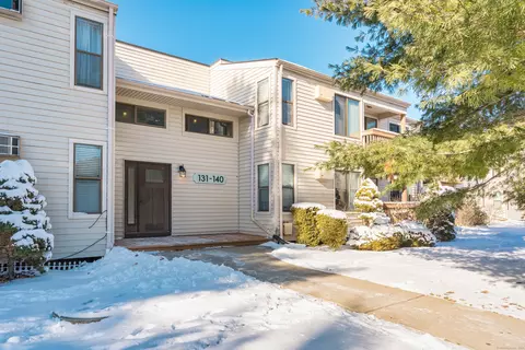 138 Woodland Dr #138, Cromwell, CT 06416