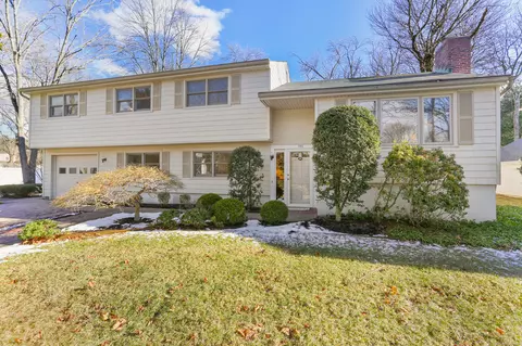 153 Dudley Dr, Fairfield, CT 06824