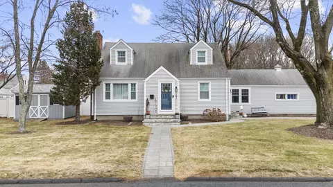 52 Meadows End Rd, Milford, CT 06460