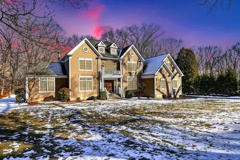 12 Ox Yoke Ln, Norwalk, CT 06851