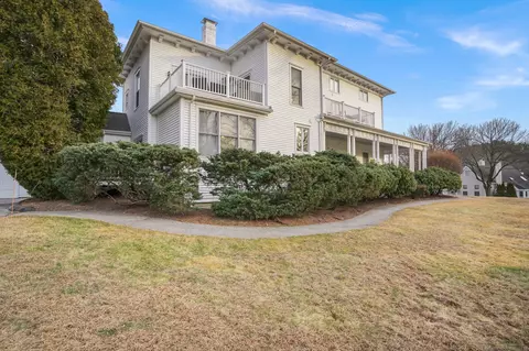 15 Manor House Ln #15, Milford, CT 06461