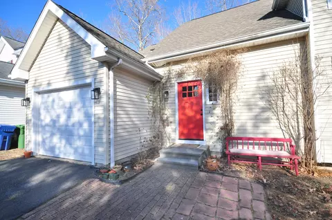 24 Old Line Ln #24, Canton, CT 06019