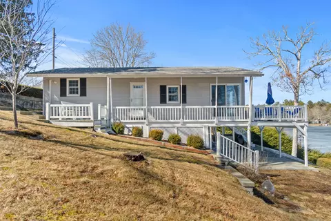27 Bennett Cir, Voluntown, CT 06384