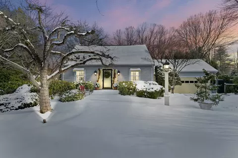 376 Peck Ln, Cheshire, CT 06410