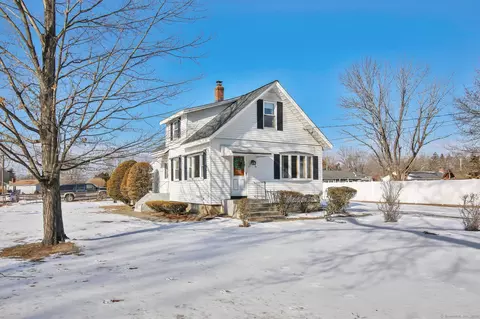231 S Elm St, Windsor Locks, CT 06096