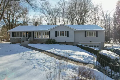 299 Greenbriar Dr, Cheshire, CT 06410